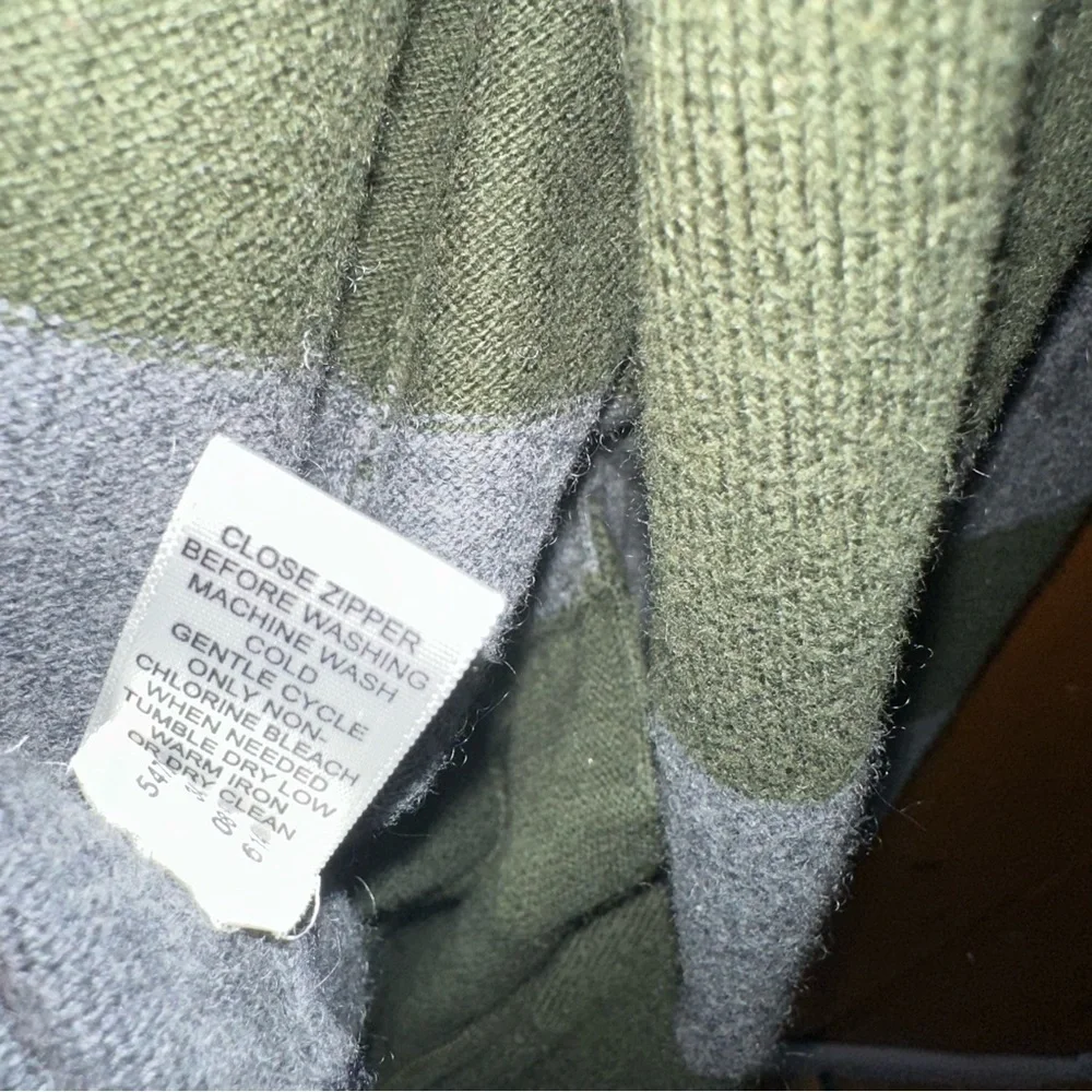 Banana Republic Rugby Green and Gray Zippered Sweater Size Large